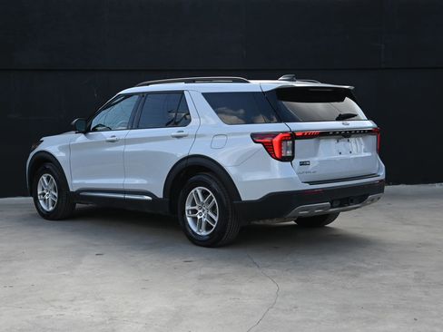 Used 2025 Ford Explorer Active w/ Active Comfort Package RWD image 6