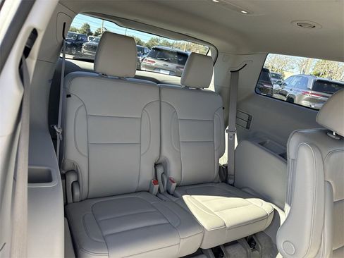 Used 2021 GMC Acadia SLT w/ Preferred Package image 19