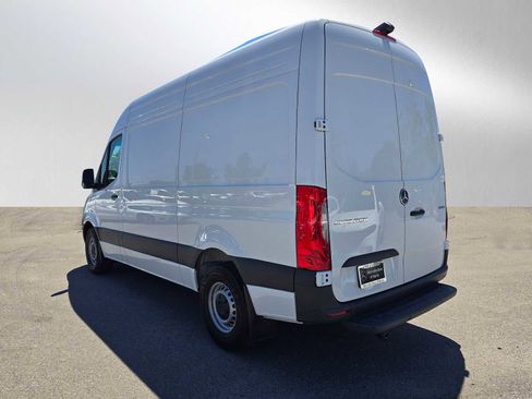 Used 2025 Mercedes-Benz Sprinter 2500 image 5