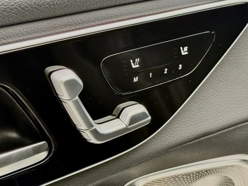 Used 2025 Mercedes-Benz GLC 300 image 25