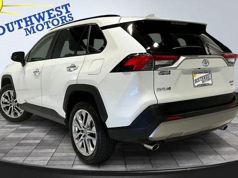 Used 2022 Toyota RAV4 Limited image 4