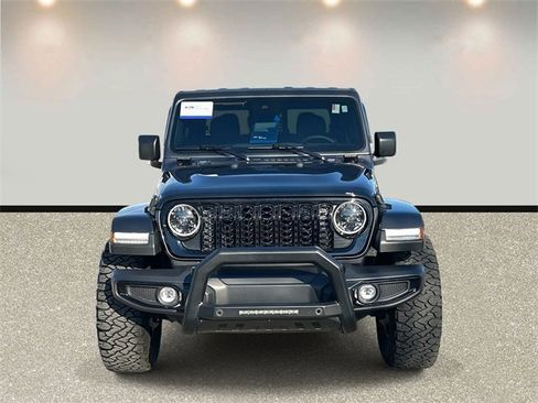 Used 2024 Jeep Gladiator Sport image 2