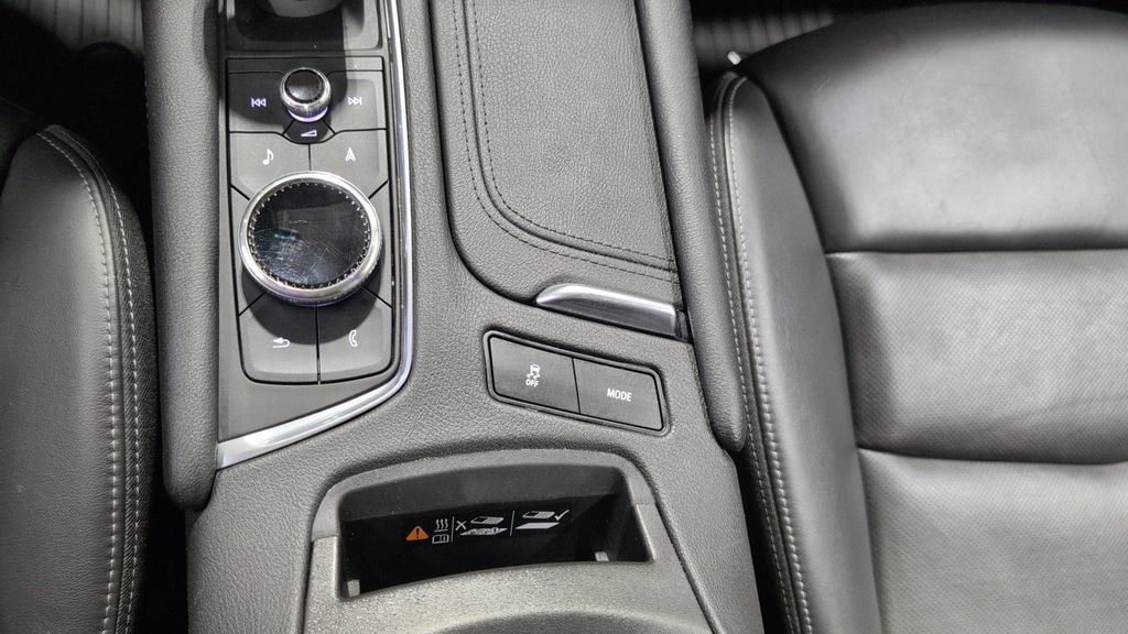 Used 2023 Cadillac XT6 Sport AWD/4WD image 16