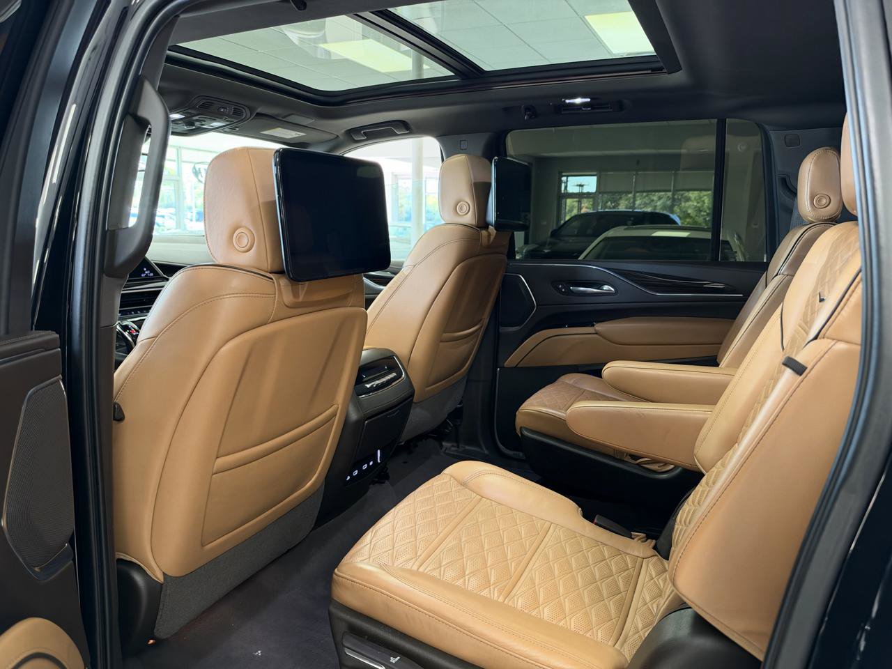 Used 2021 Cadillac Escalade ESV Sport AWD/4WD image 9