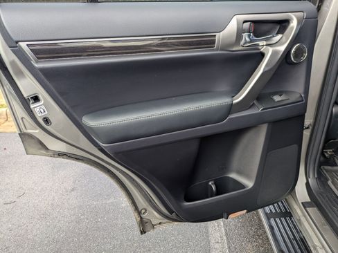Used 2023 Lexus GX 460 Premium image 25