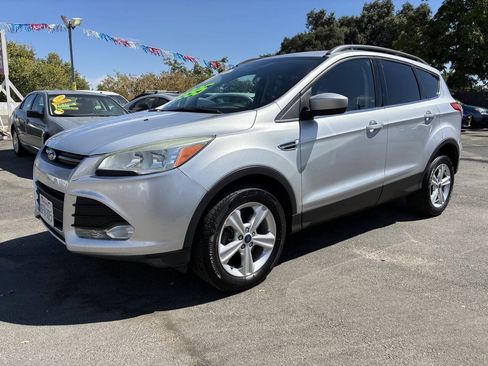 Used 2015 Ford Escape SE w/ Equipment Group 201A AWD/4WD image 1