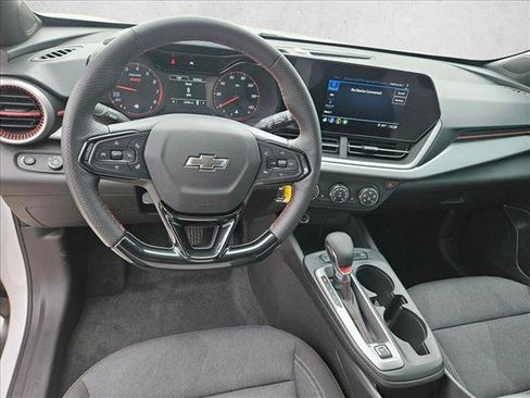 Used 2025 Chevrolet Trax RS w/ Driver Confidence Package FWD image 17