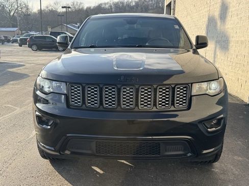 Used 2020 Jeep Grand Cherokee Altitude image 3