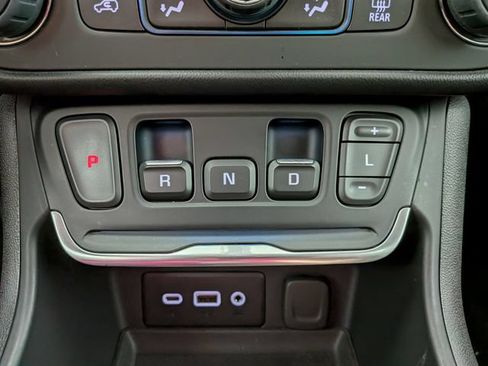Used 2019 GMC Terrain SLE w/ Driver Convenience Package FWD image 17