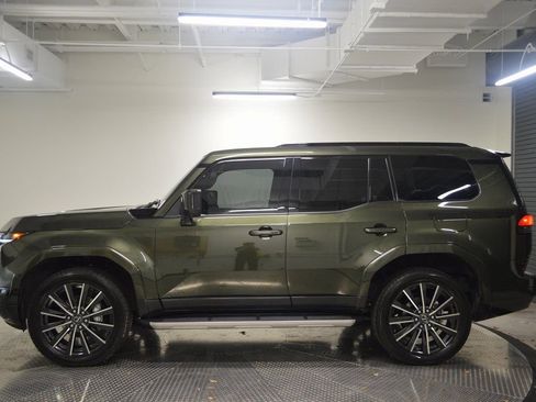 Used 2024 Lexus GX 550 w/ Accessory Package (Z1) image 2