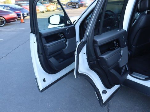 Used 2018 Land Rover Range Rover HSE image 21