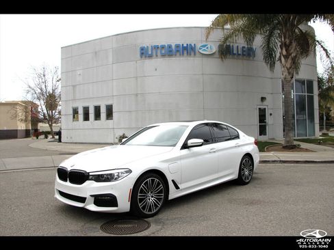 Used 2019 BMW 530e w/ M Sport Package image 1