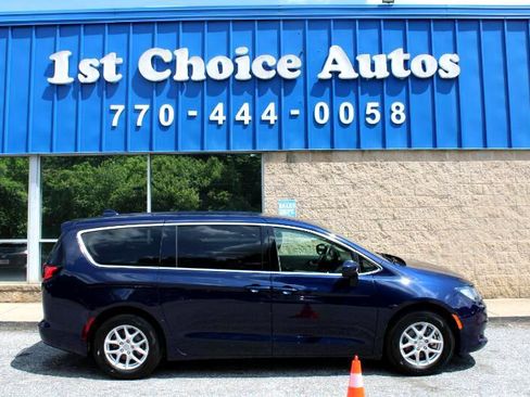 Used 2020 Chrysler Voyager LX image 7