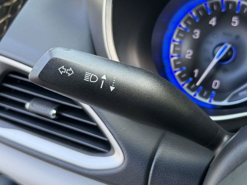 Used 2024 Chrysler Pacifica Touring-L FWD image 26