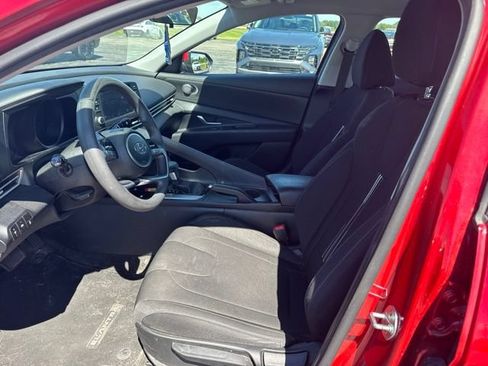 Used 2023 Hyundai Elantra SEL FWD image 9