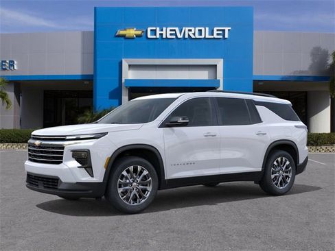 New 2026 Chevrolet Traverse LT image 2