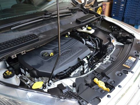 Used 2017 Ford Escape SE image 34