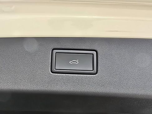 New 2026 Volkswagen Tiguan SE R-Line FWD image 28
