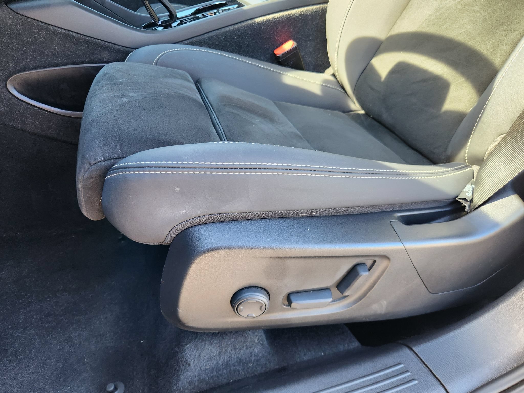 Used 2023 Volvo XC40 B5 Plus w/ Climate Package AWD/4WD image 18