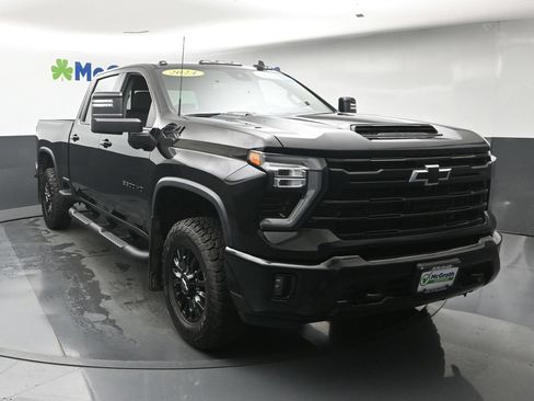 Used 2024 Chevrolet Silverado 3500 LT w/ Midnight Edition AWD/4WD image 5