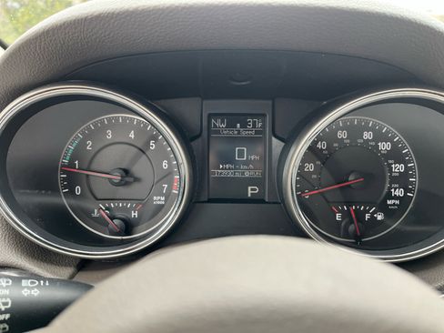 Used 2012 Jeep Grand Cherokee Laredo w/ Laredo E Group image 10