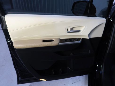 Used 2024 Toyota Sienna XLE image 21