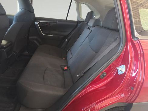 Used 2021 Toyota RAV4 LE AWD/4WD image 24