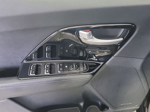 Used 2017 Kia Niro Touring w/ Advanced Technology Package image 36