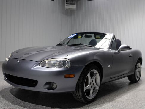 Used 2003 MAZDA MX-5 Miata image 2