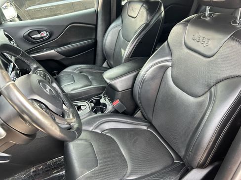 Used 2019 Jeep Cherokee Limited image 12