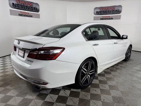 Used 2016 Honda Accord Sport image 14
