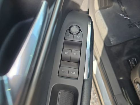 Used 2025 Chevrolet Traverse LT w/ Driver Confidence Package FWD image 15