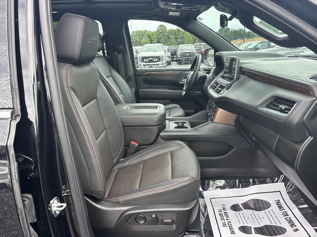 Used 2024 Chevrolet Suburban High Country AWD/4WD image 13