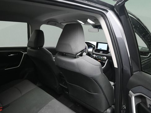 Used 2024 Toyota RAV4 XLE AWD/4WD image 38