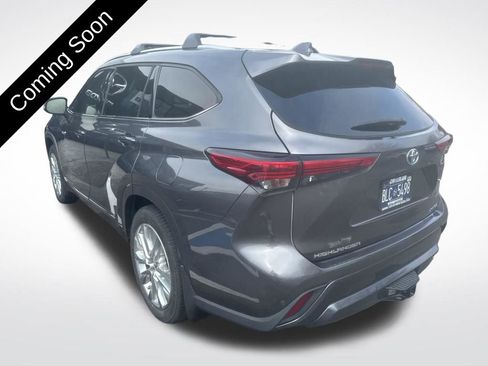 Used 2021 Toyota Highlander Limited image 6