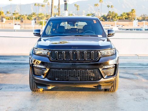 Used 2025 Jeep Grand Cherokee Limited w/ Luxury Tech Group II image 2