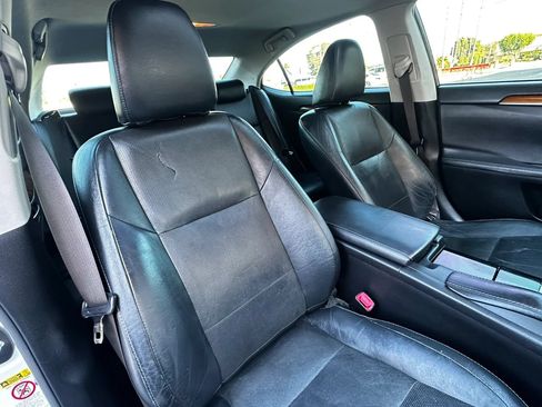 Used 2013 Lexus ES 300h w/ Luxury Pkg FWD image 15