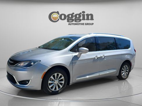 Used 2019 Chrysler Pacifica Touring-L image 1