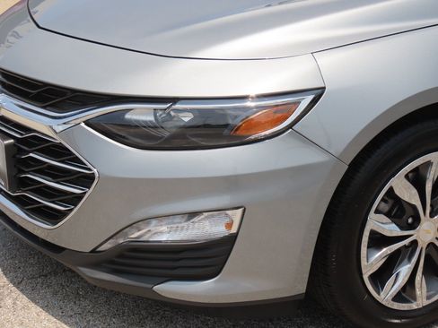 Used 2025 Chevrolet Malibu LT FWD image 3