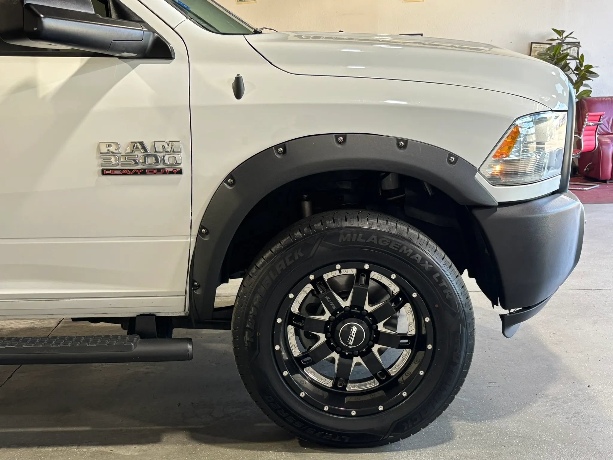 Used 2015 RAM 3500 Tradesman RWD image 12