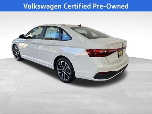Certified 2025 Volkswagen Jetta Sport image 9