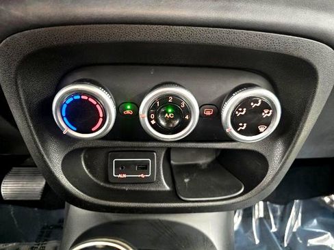 Used 2017 FIAT 500L Trekking image 16