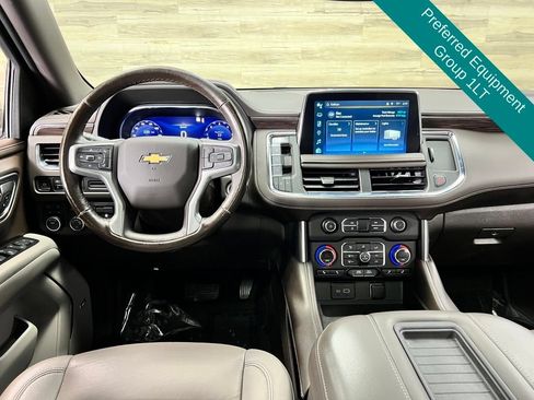 Used 2022 Chevrolet Suburban LT w/ LT Signature Package AWD/4WD image 2