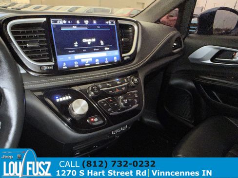 Used 2021 Chrysler Pacifica Touring-L w/ Uconnect Theater Family Group image 22