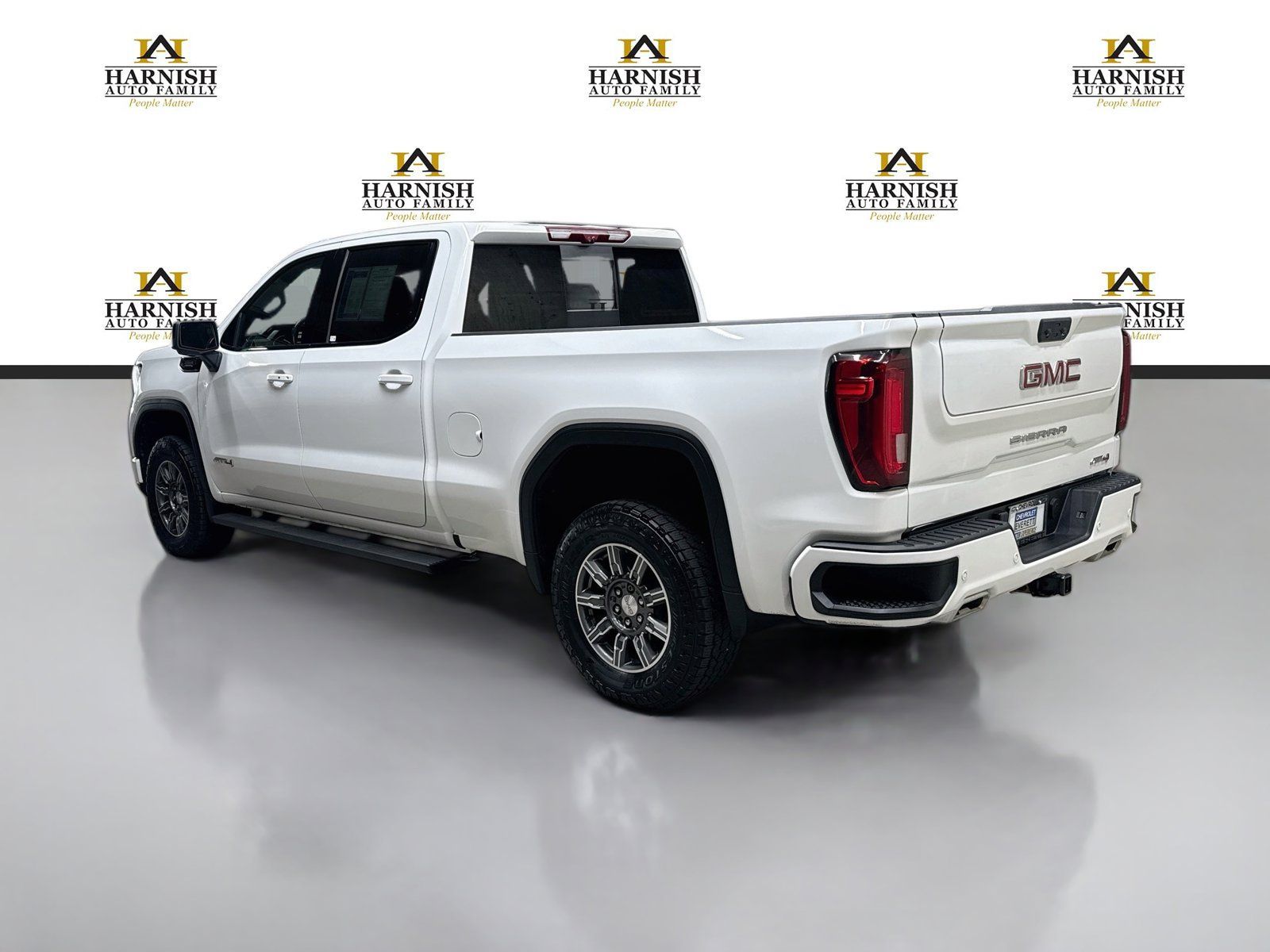 Used 2024 GMC Sierra 1500 AT4 w/ Technology Package AWD/4WD image 8
