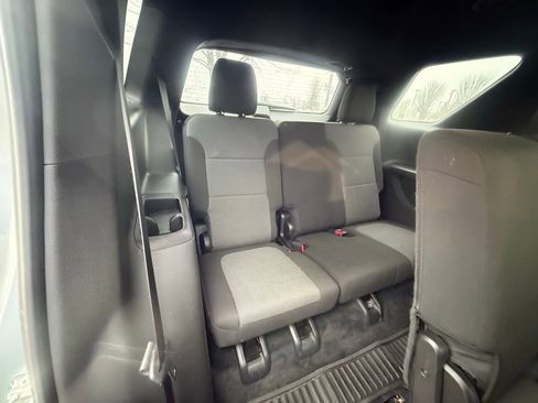 Used 2023 Chevrolet Traverse LT image 28