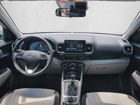 Certified 2025 Hyundai Venue SEL FWD image 21