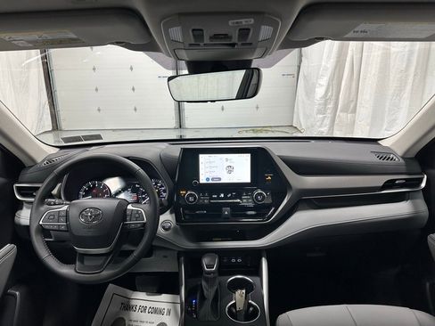 Used 2025 Toyota Highlander XLE image 46