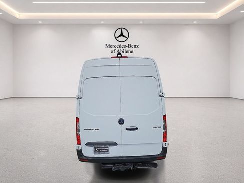 Used 2025 Mercedes-Benz Sprinter 2500 image 6
