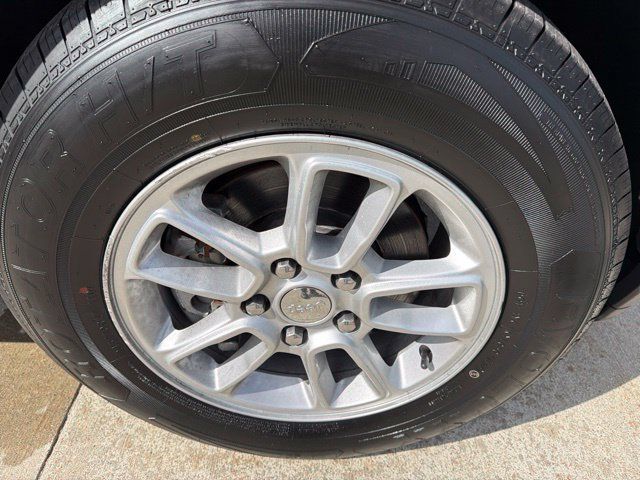 Used 2019 Jeep Grand Cherokee Laredo AWD/4WD image 8